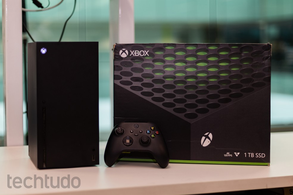 Xbox Series X reúne SSD de 1 TB, leitor de discos e recursos como Quick Resume, 4K e até 120 fps em jogos compatíveis — Foto: Mariana Saguias/TechTudo