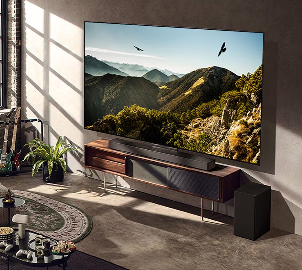 LG OLED C3 tem sincronização sem fio com soundbar da marca — Foto: Divulgação/LG