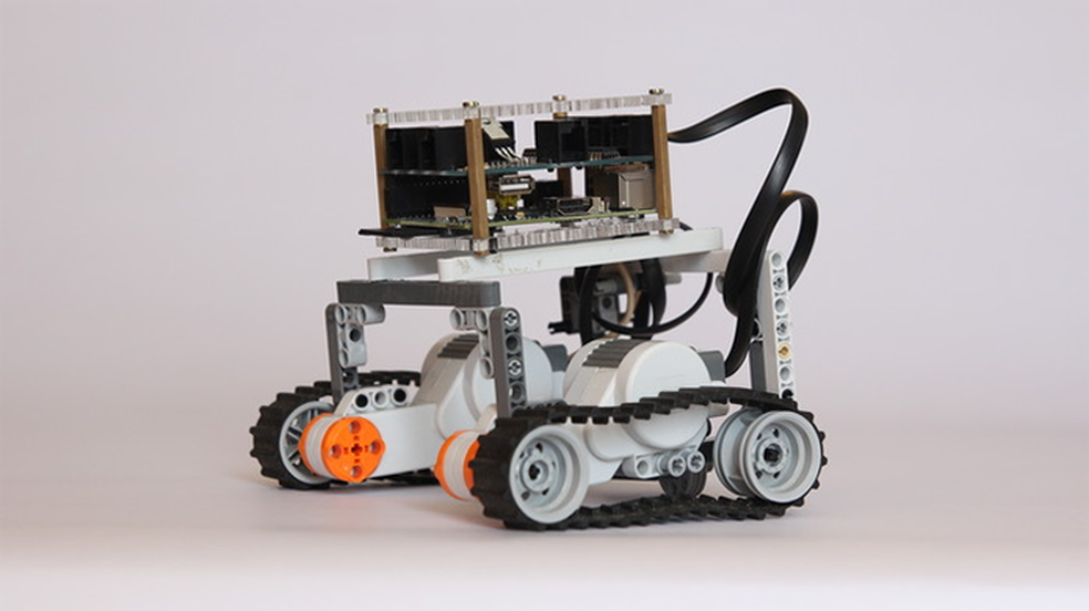 Robô de brinquedo dos anos 80 ganha IA e Machine Learning com Raspberry Pi  - TecMundo