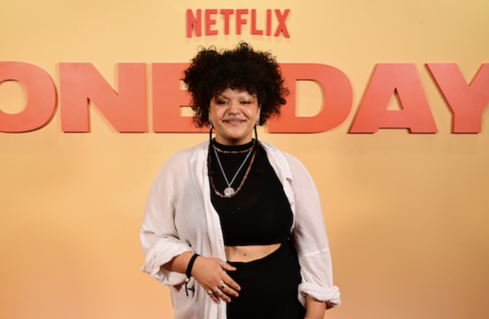 Um Dia: veja personagens e elenco da nova série de romance da Netflix