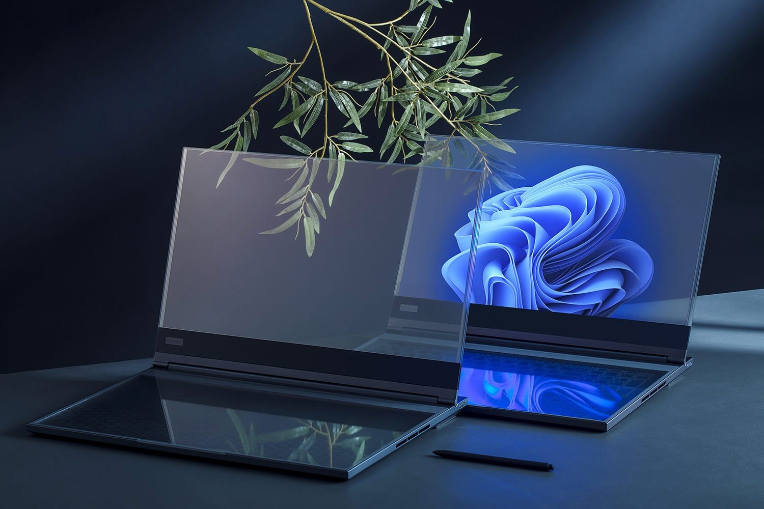 Lenovo apresenta notebook com tela microLED transparente na MWC; veja