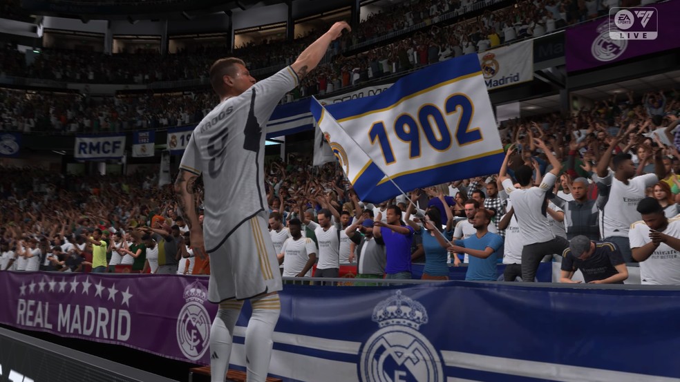 Toni Kroos comemorando um gol pelo Real Madrid no EA Sports FC 24 para PS4 — Foto: Reprodução/Adriano Assumpção
