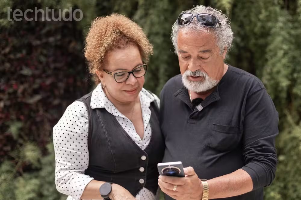 Como proteger o celular de idosos contra golpes? Veja medidas de segurança
