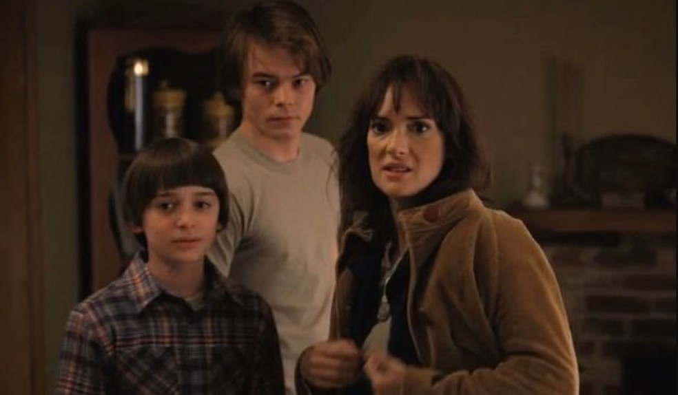 Joyce Byers de Stranger Things é uma ótima representação do amor incondicional de uma mãe — Foto: Divulgação/IMDb