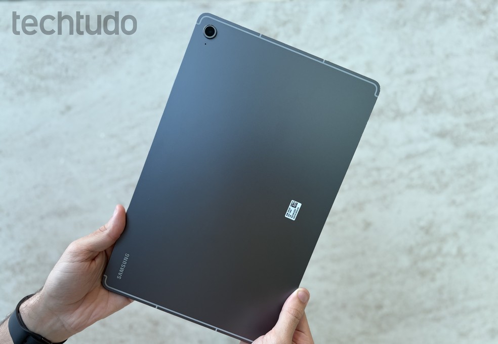 O Samsung Galaxy Tab S10 FE vem como um dos melhores custos-benefícios do mercado — Foto: Amanda Zola/TechTudo