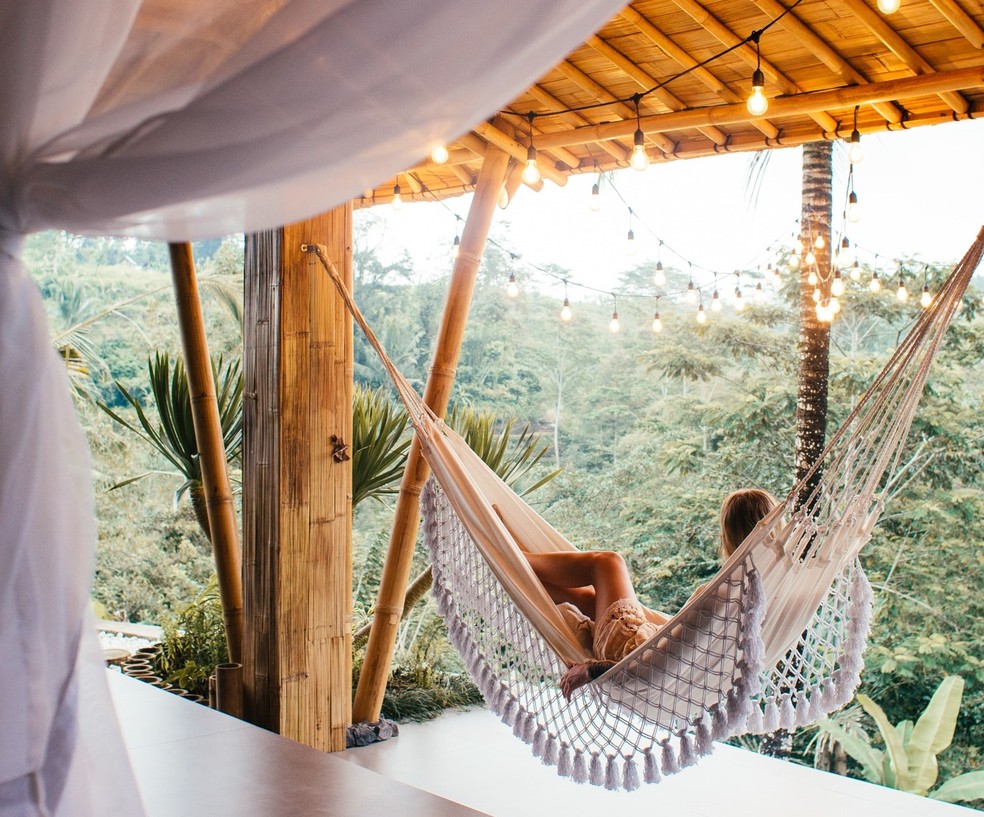 Rede de descanso para varanda permite relaxar no espaço externo da casa — Foto: Divulgação/Pexels (Rachel Claire)