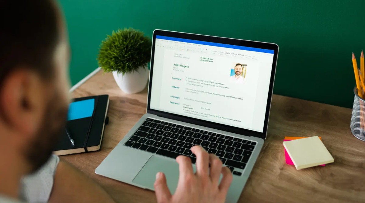 Buscas do Google revelam tarefas de trabalho mais pedidas para IAs; confira