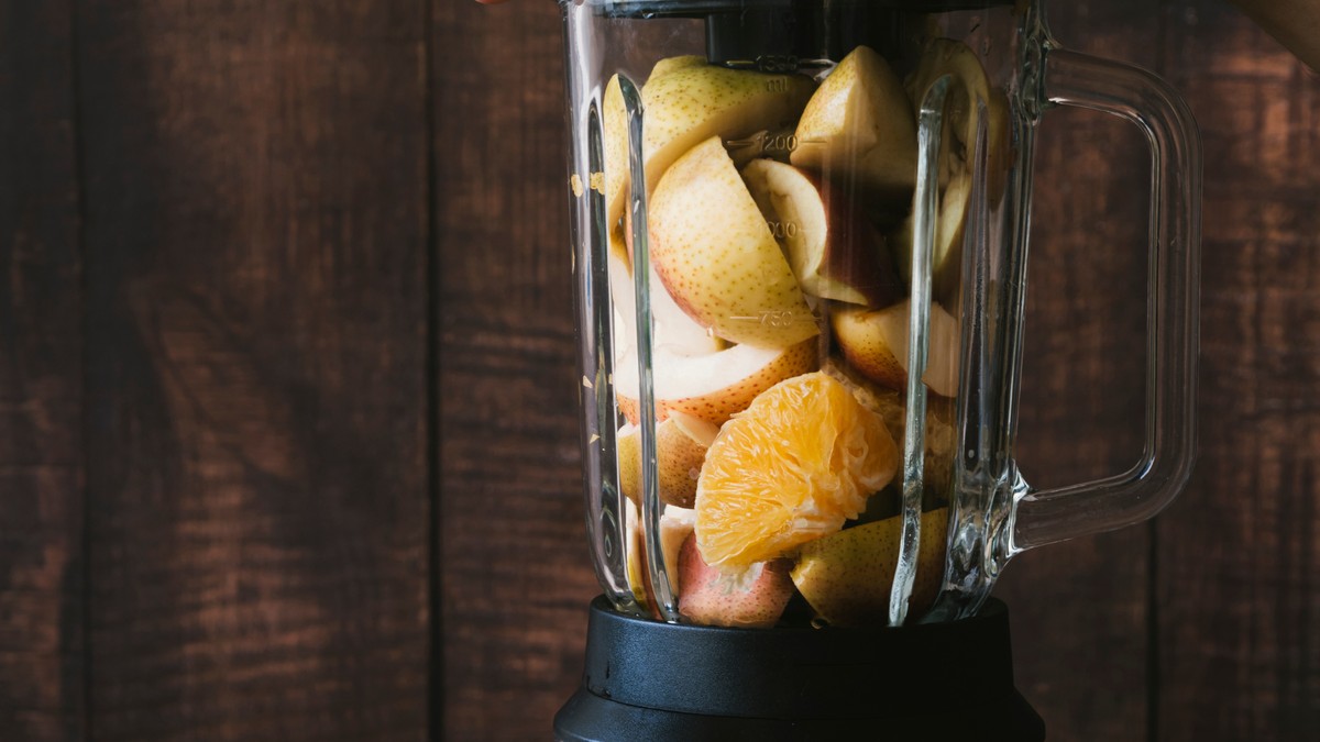 Liquidificador Oster: 5 opções da marca para fazer bolos, sucos e mais