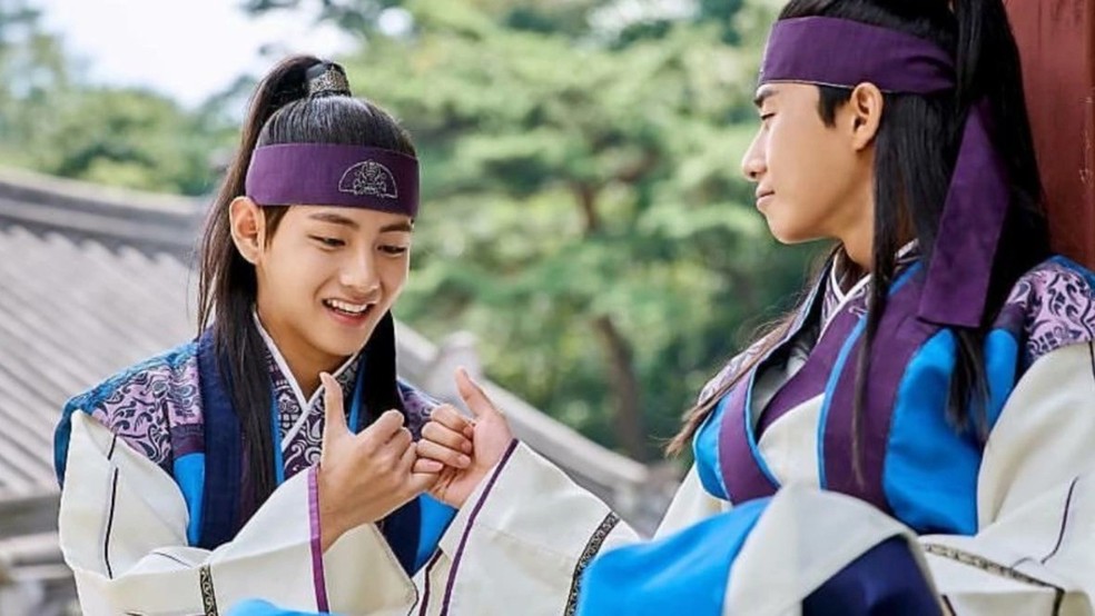 V, do BTS, interpreta o jovem Han Sung, que se prepara para ser um dos guerreiros de elite — Foto: Divulgação/Rakuten Viki