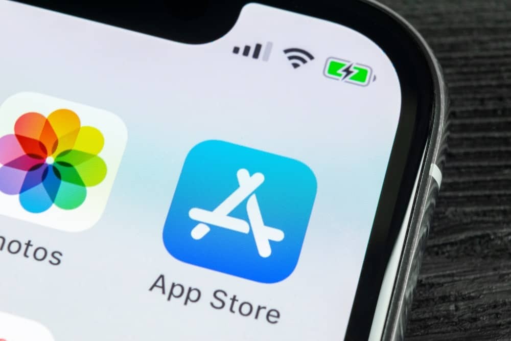 iOS 26.5: vazamento indica que Apple pode LIBERAR apps fora da App Store
