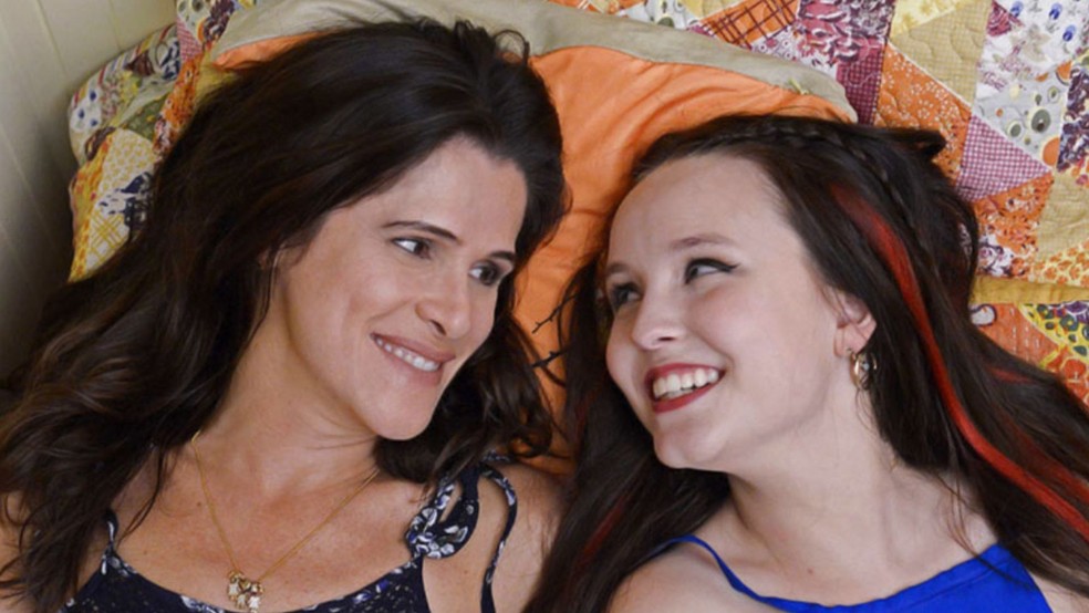Fala Sério Mãe!: mãe e filha são interpretadas por Ingrid Guimarães e Larissa Manoela — Foto: Reprodução/Camisa Listrada