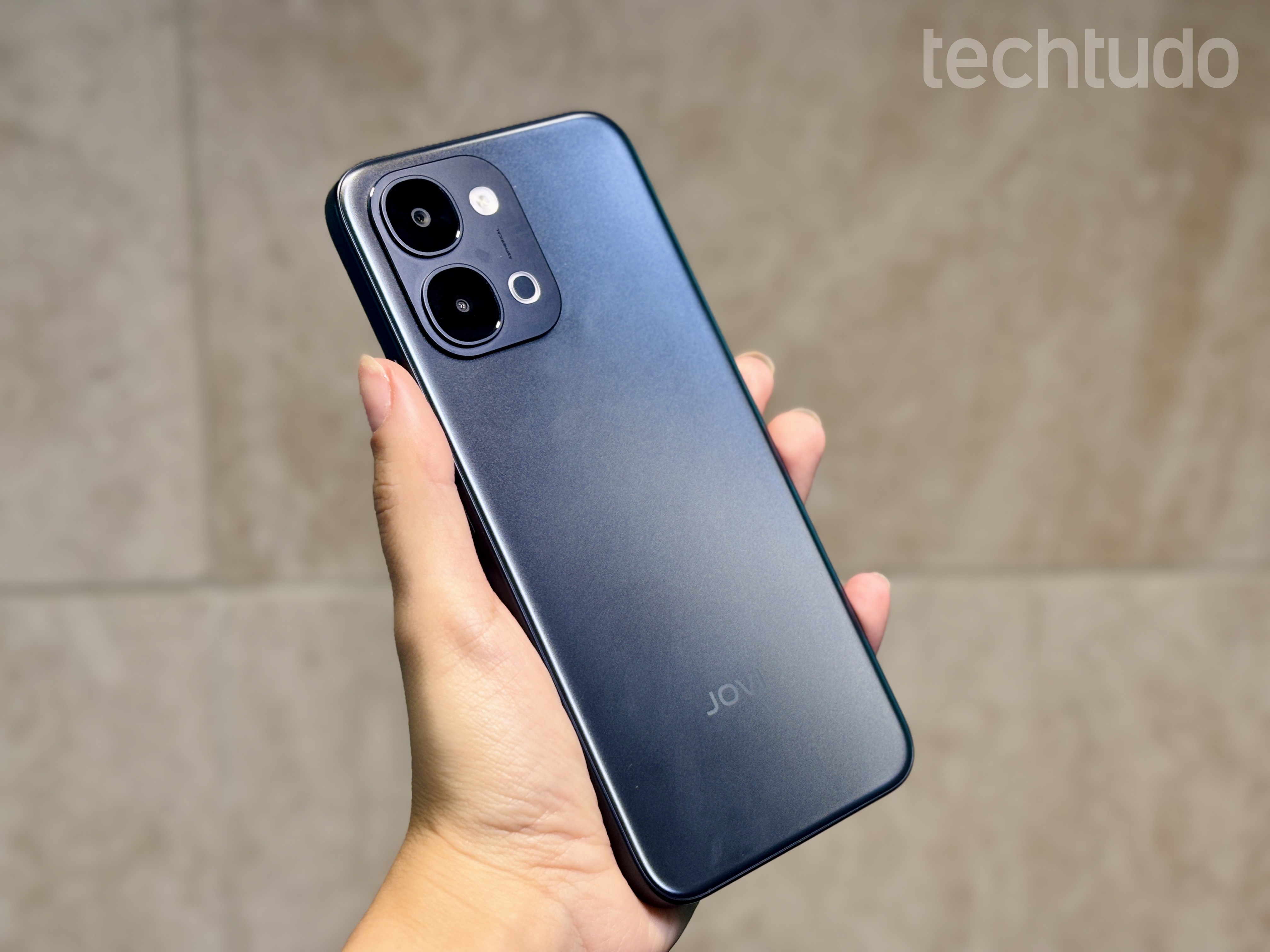 Review JOVI Y31: celular acerta com superbateria, mas isso basta?
