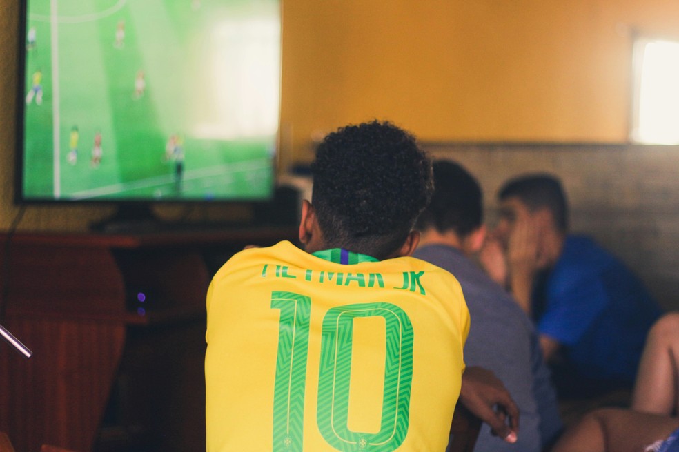 Qual transmissão tem menos atraso na Copa 2026? Testamos 4 opções — Foto: Reprodução/Unsplash/Gustavo Ferreira