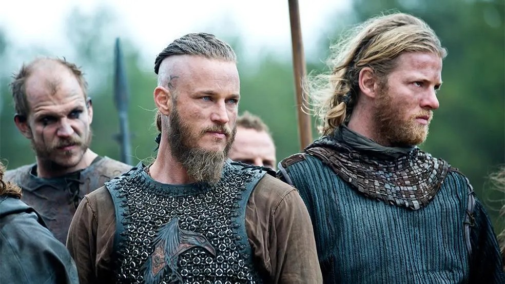 Produção da Netflix, Vikings acompanha a jornada por poder de Ragnar Lothbrok — Foto: Reprodução/Forbes