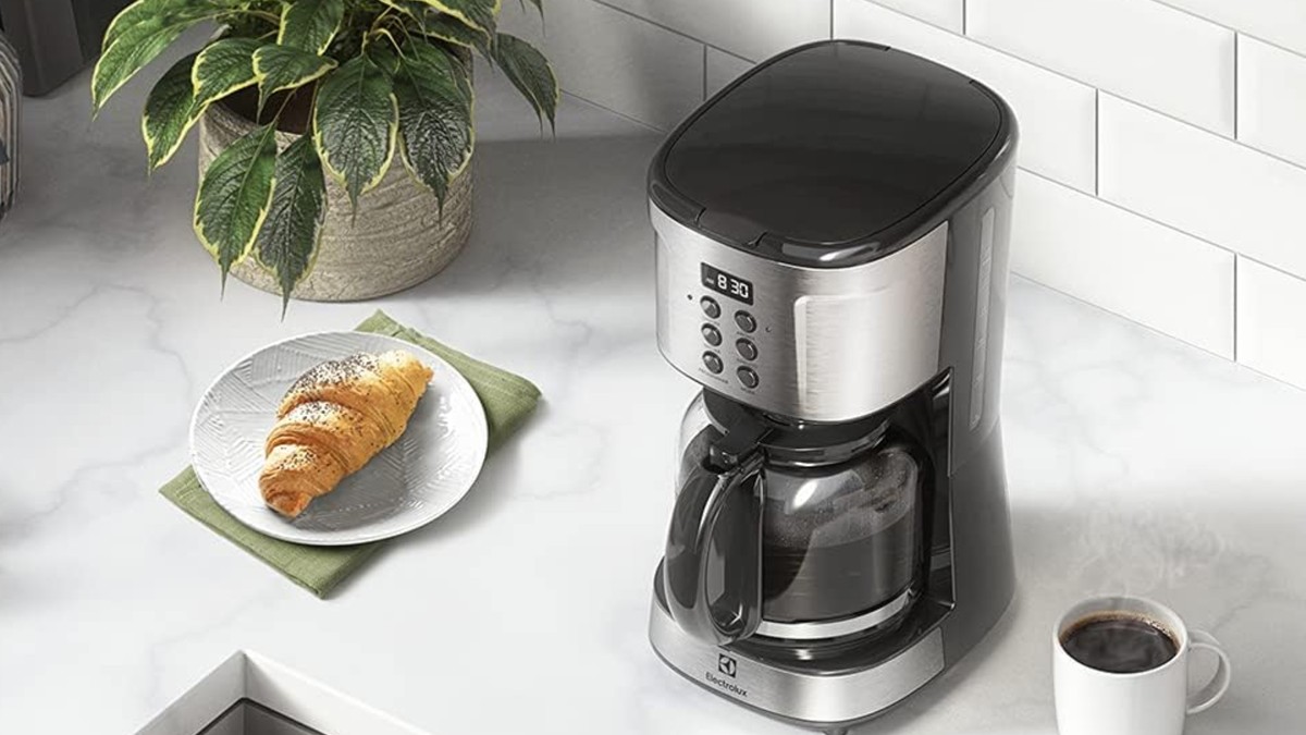 Cafeteira elétrica programável: 6 opções para acordar com café passado