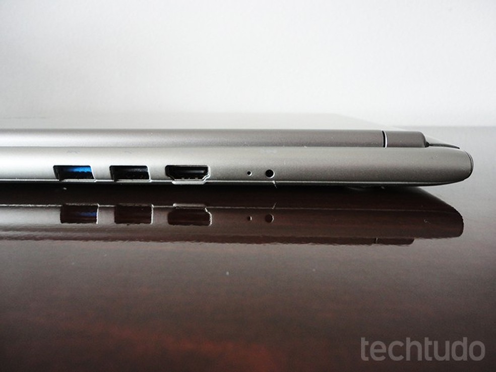 Portas USB, HDMI e conector da fonte ficam na traseira do Samsung Chromebook (Foto: Paulo Alves/TechTudo) — Foto: TechTudo