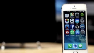 Interface do iOS 8 no iPhone 6 Plus. Nesta versão de 2014, os usuários tiveram o primeiro contato com o iCloud, sistema de armazenamento em nuvem. — Foto: Foto: Reprodução/MacRumors