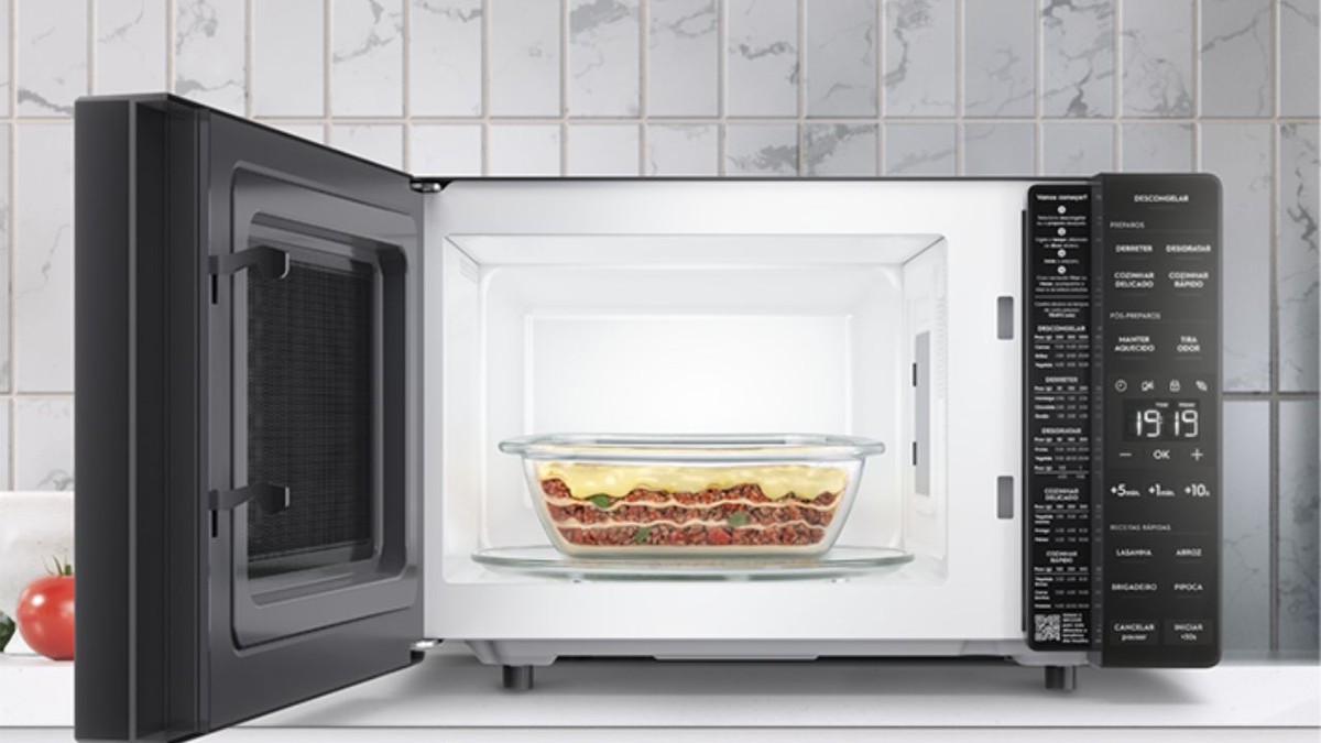 Pode colocar alumínio no micro-ondas? Veja se dá para usar o item