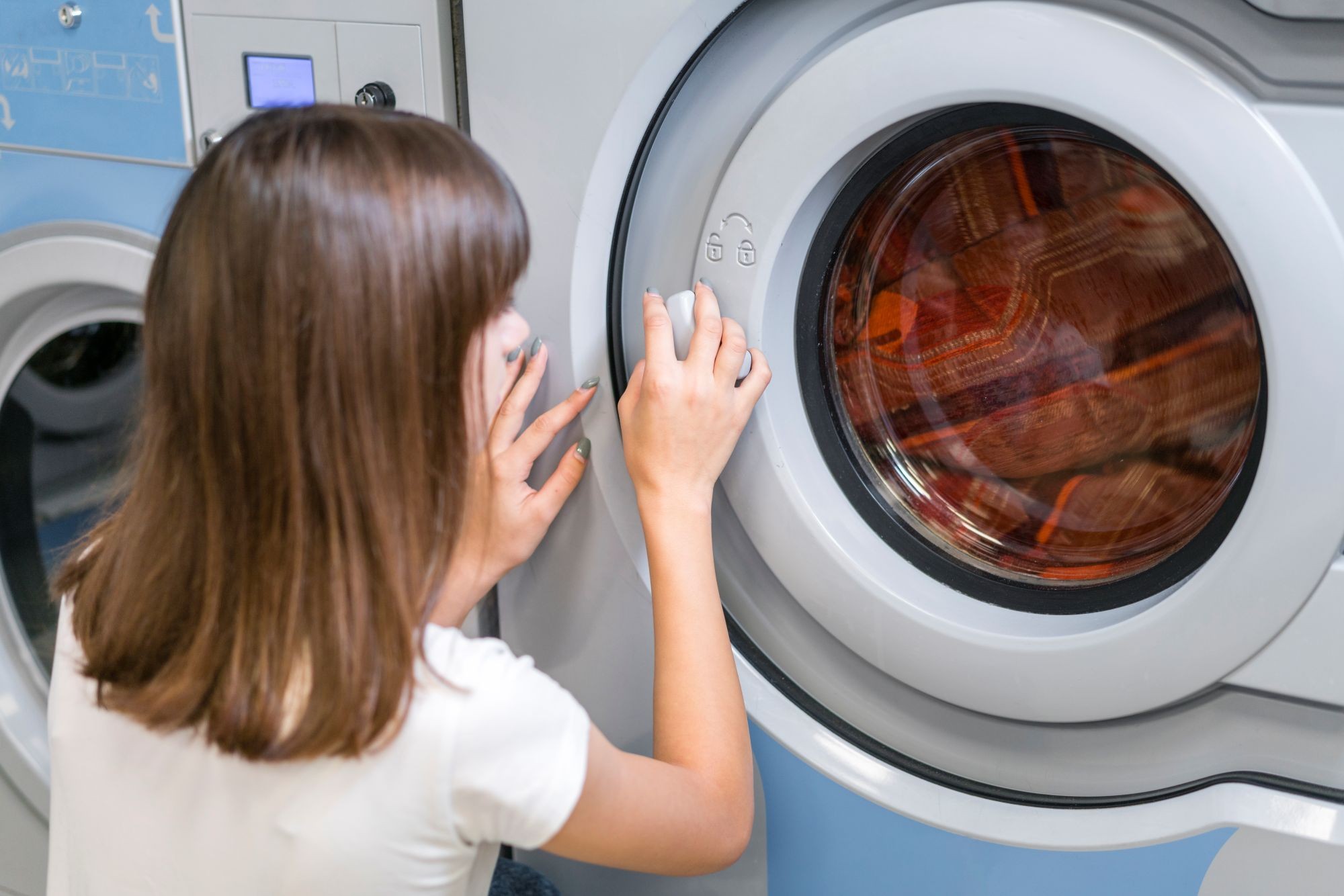 Image for Roupa sai da máquina com cheiro ruim? 7 erros que você pode estar cometendo
