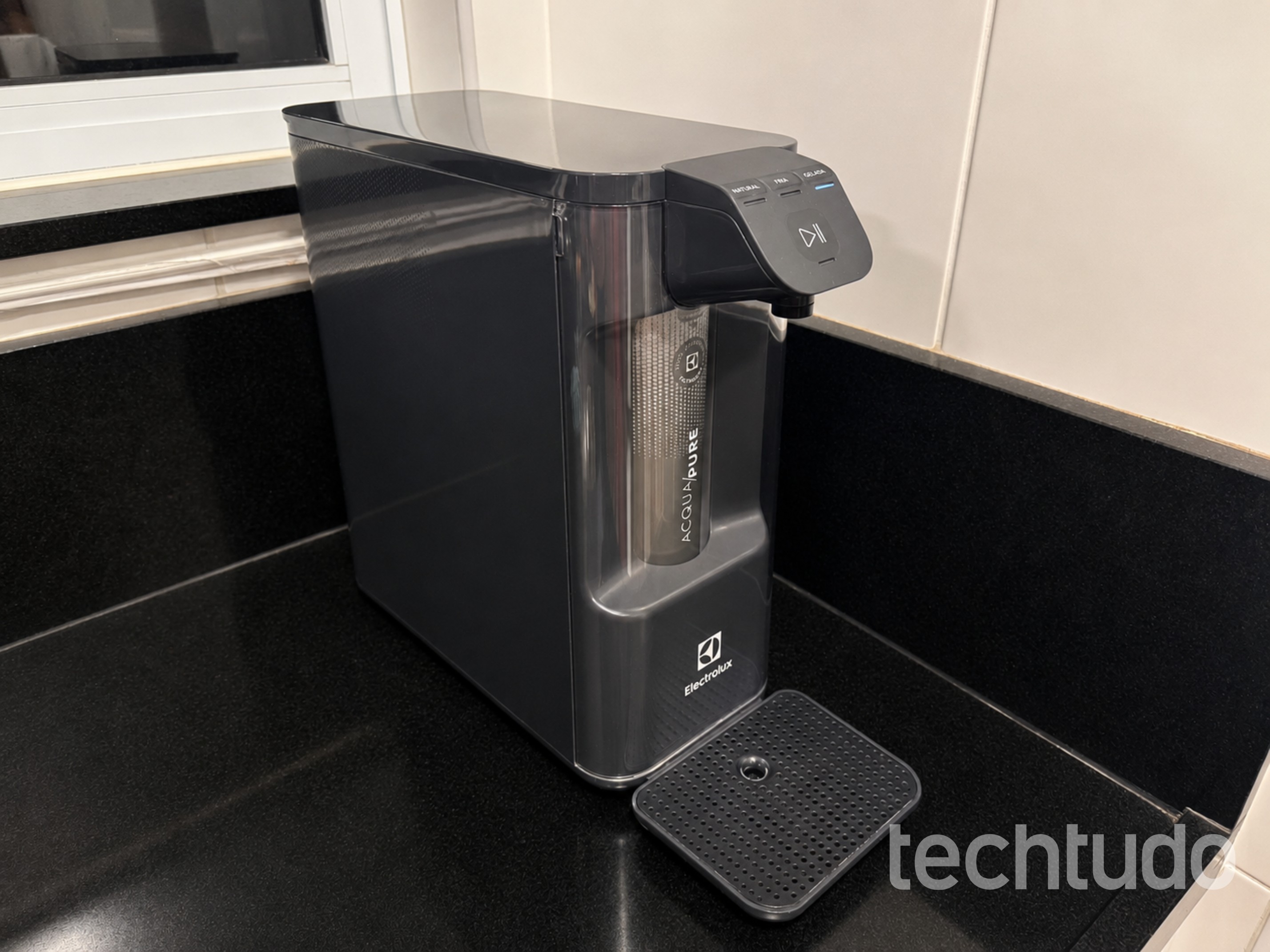 Como trocar o filtro do purificador de água Electrolux? Veja passo a passo