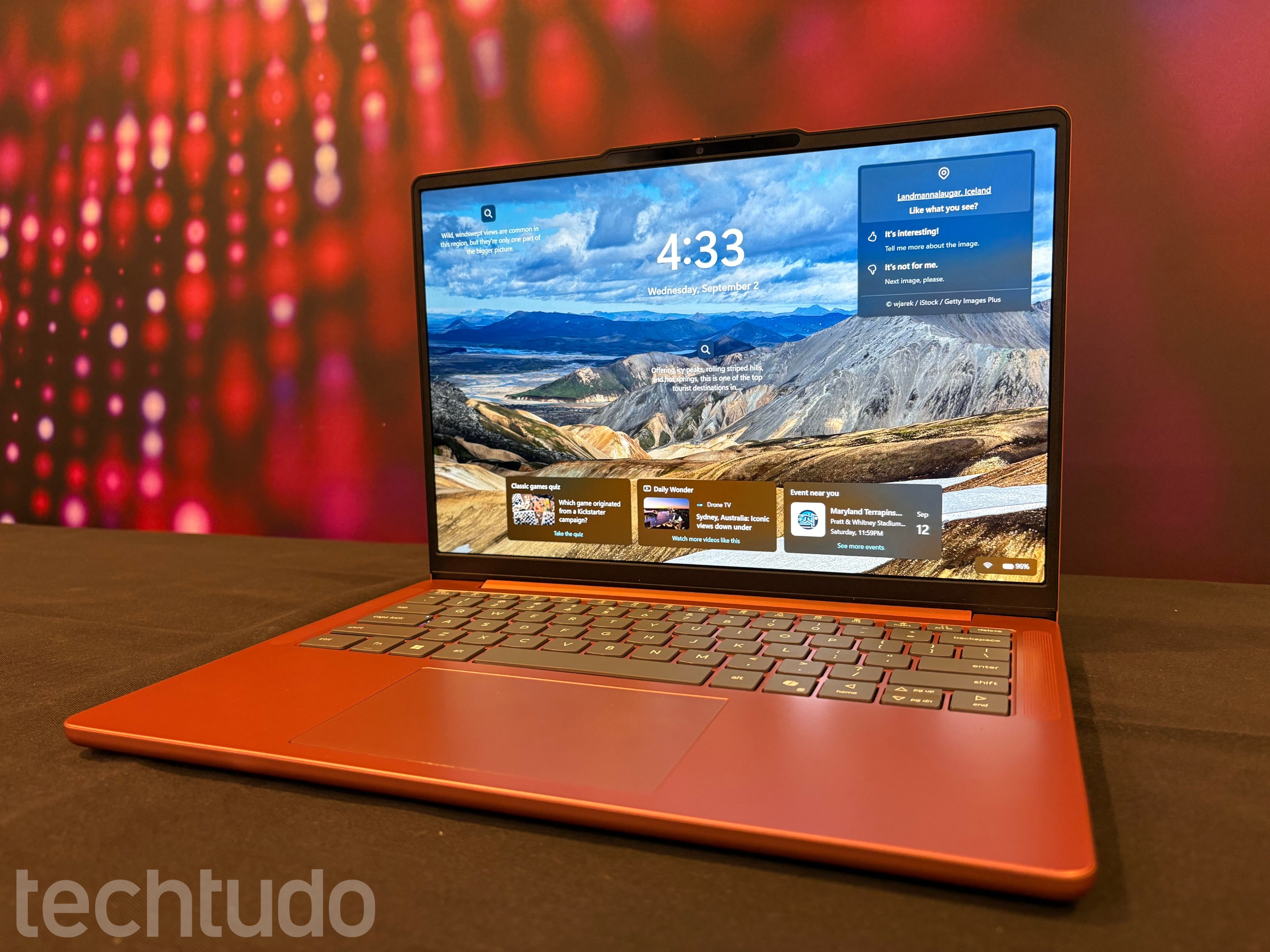 Lenovo lança IdeaPad Vibe com sete cores Pantone, tela OLED e recursos de IA
