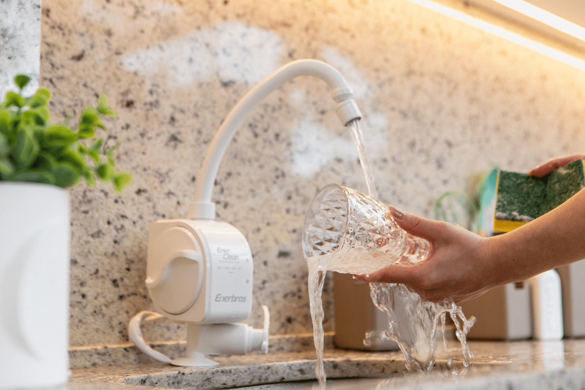 7 torneiras elétricas de bom custo-benefício para usar na cozinha