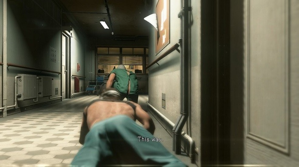 Snake tem que escapar de hospital no começo do game (Foto: Reprodução/Thiago Barros) — Foto: TechTudo