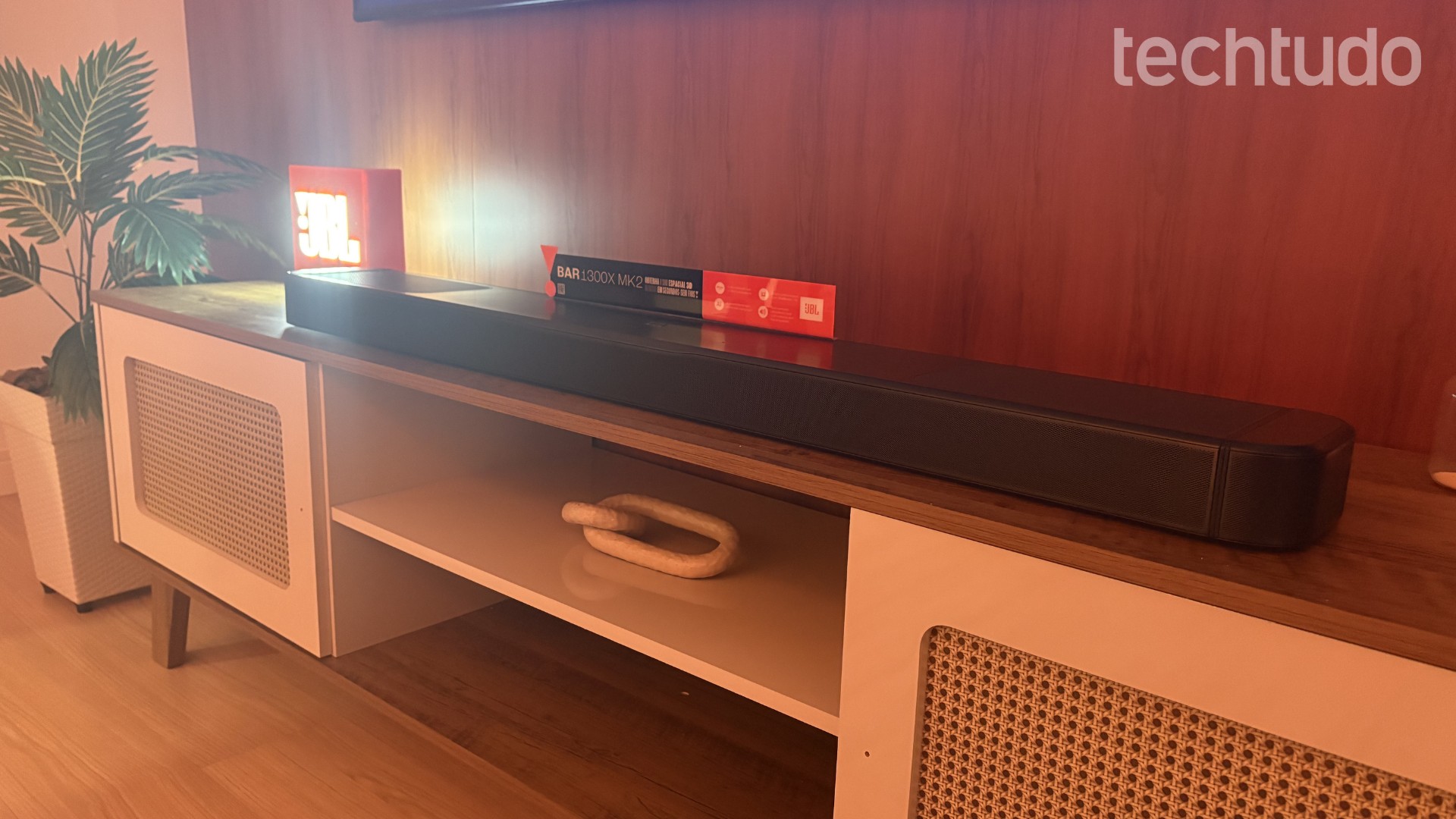JBL lança novas soundbars com som cinematográfico; veja preços