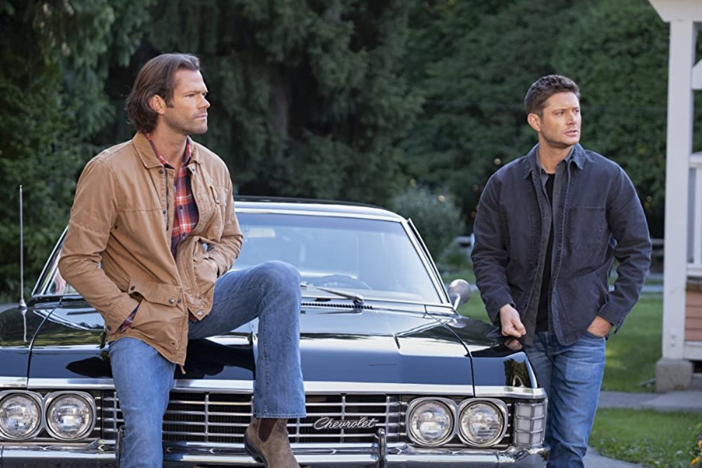 Os irmãos Winchester, Sam (Jared Padalecki) e Dean (Jensen Ackles), protagonistas de Supernatural. Apenas Jensen está envolvido na nova série — Foto: Reprodução/IMDb