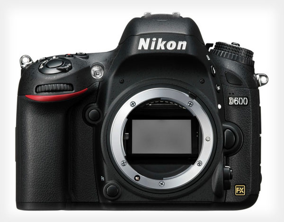 Nikon D600 é anunciada como uma das menores DSLR full-frame do mercado