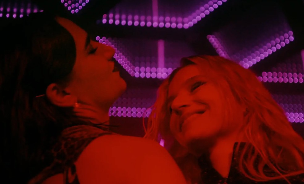 A série policial A Agente é protagonizada por Maria Cordsen como Ashley e Clara Dessau como Sara/Tea — Foto: Divulgação/Netflix