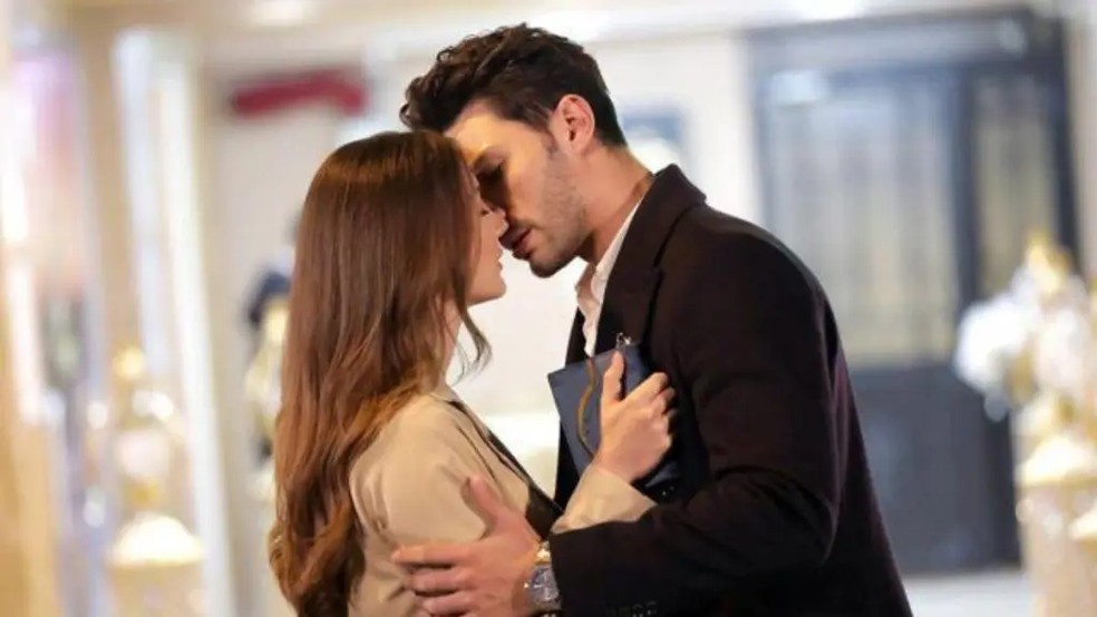 Amor e ressentimento cercam os protagonistas de Esqueça-me Se Puder — Foto: Reprodução/IMDb