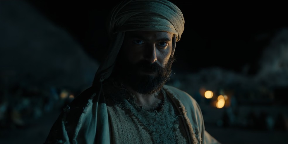 O ator israelense Avi Azulay dá vida ao patriarca hebreu Moisés no docudrama Testamento — Foto: Divulgação/Netflix