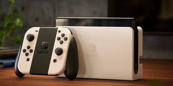 Compra uma Nintendo Switch OLED e leva um jogo de graça