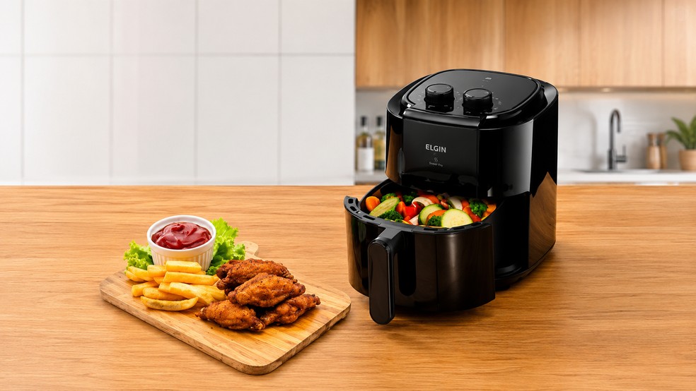 Apesar de ser um aparelho pequeno, a air fryer é um dos aparelhos elétricos com maior potência e consumo de energia — Foto: Divulgação/Elgin