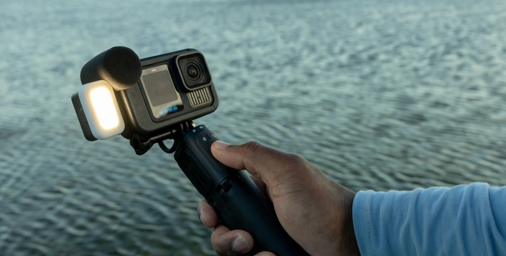 Uma-camera-GoPro-4K-sendo-usado-para-gravar-videos Uma-camera-GoPro-4K-sendo-usado-para-gravar-videos