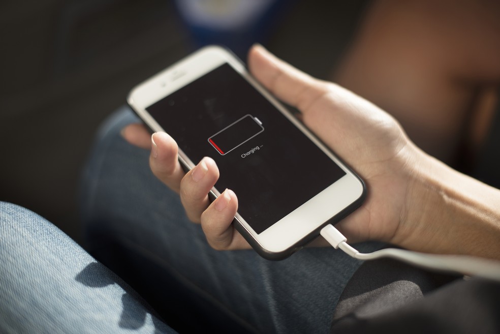 Com o tempo, a duração da bateria do celular pode ser significativamente reduzida — Foto: Reprodução/Freepik