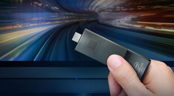 Compute Stick da Intel chega às lojas em abril e transforma TV em PC