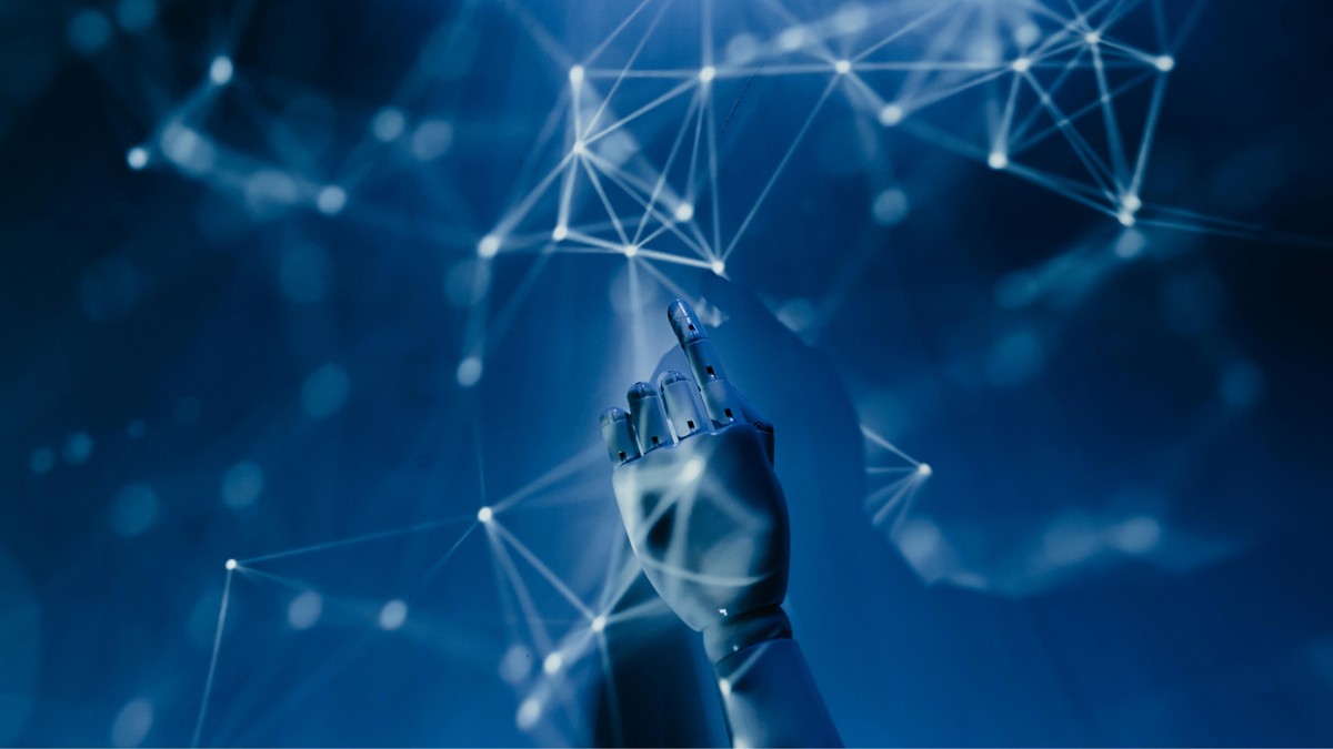 IA pode se voltar contra humanos? Especialista explica os riscos reais