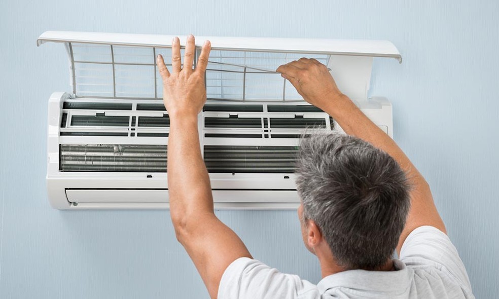Manutenção de ar-condicionado é importante para garantir eficiência do aparelho — Foto: Reprodução/Dufrio