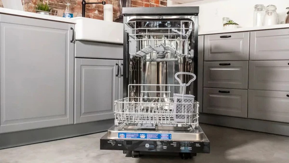 A Instalação é simples em lava-louças portáteis — Foto: Reprodução/Tom Appliance