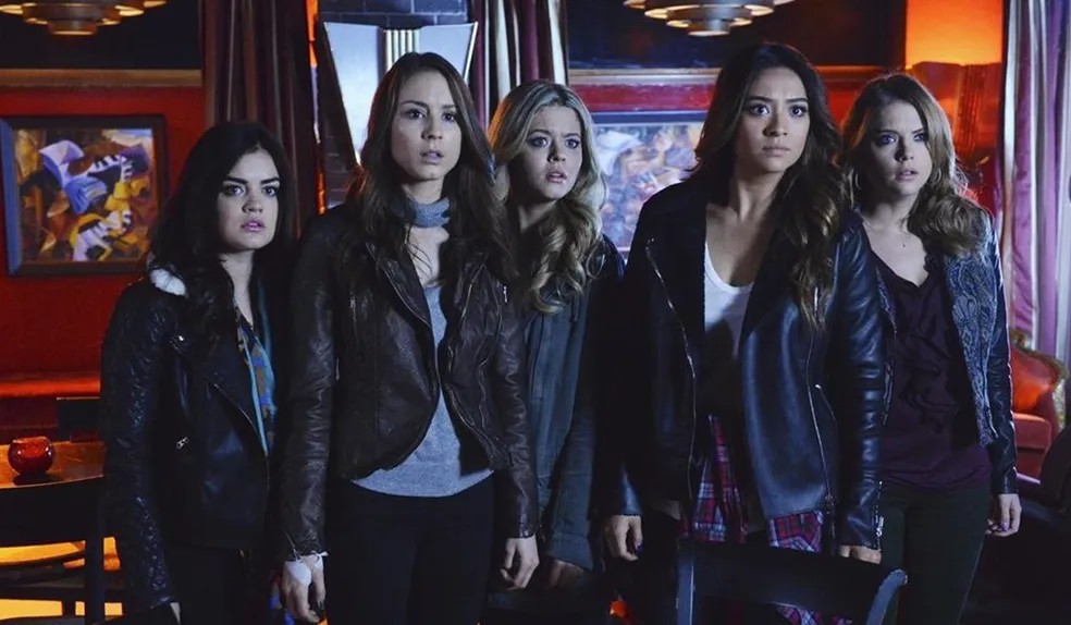 Alison retorna ao elenco principal na quinta temporada de Pretty Little Liars — Foto: Reprodução/IMDb