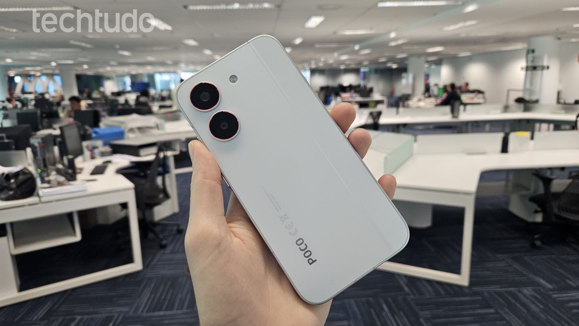 Em dúvida? Veja 4 motivos para escolher o Poco X8 Pro e não o Edge 70 Pro