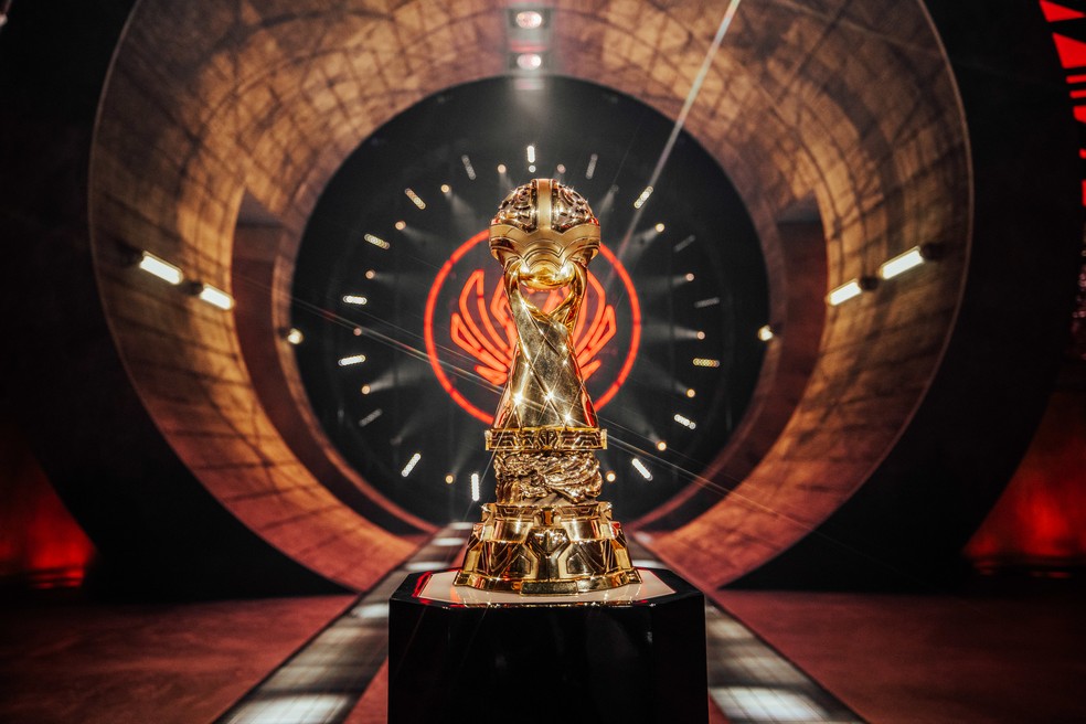Taça do MSI 2024 — Foto: Divulgação/Colin Young-Wolff/Riot Games