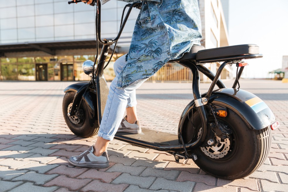 Verificando os itens corretos, você pode comprar uma scooter elétrica usada sem dores de cabeça — Foto: Reprodução/Freepik