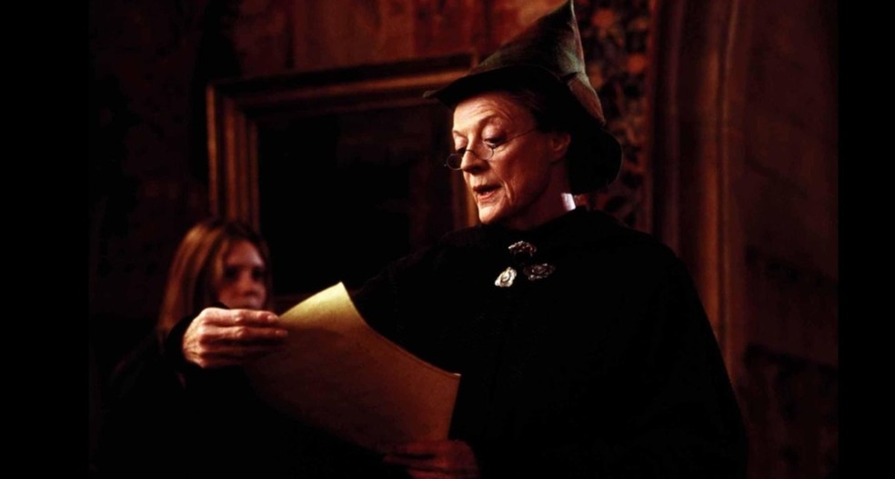 Maggie Smith dando vida à professora-bruxa Minerva McGonagall na saga Harry Potter — Foto: Reprodução/IMDb