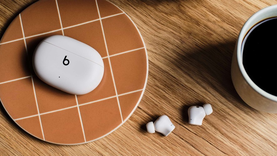 Beats Studio Buds Plus é bom? Veja preço, ficha técnica e se vale