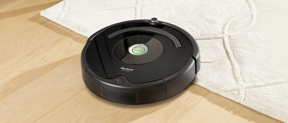 iRobot Roomba 675 é revestido na cor preta e tem 9 cm de altura — Foto: Divulgação/iRobot