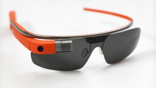 Google Glass ganhará novo modelo com chip Intel em 2015, diz jornal