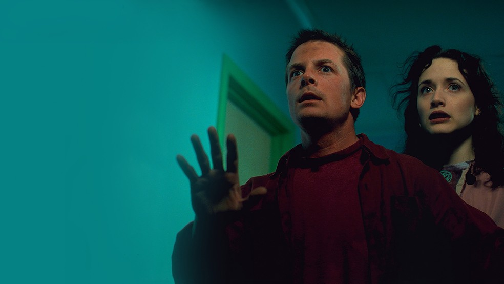 Os Espíritos: médium falso se vê envolvido em investigação criminal — Foto: Reprodução/Prime Video
